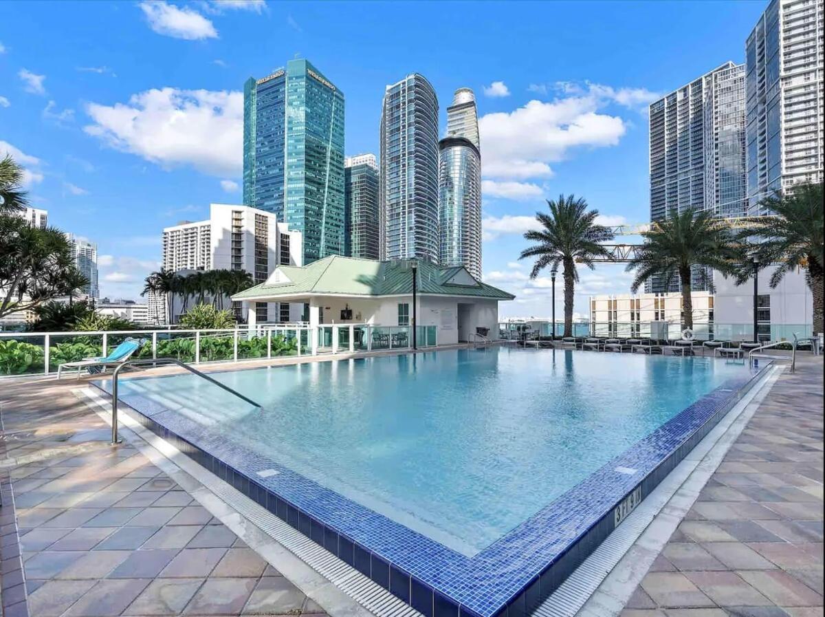 Brickellriver Loft With Parking & 12 Min To South Apartment